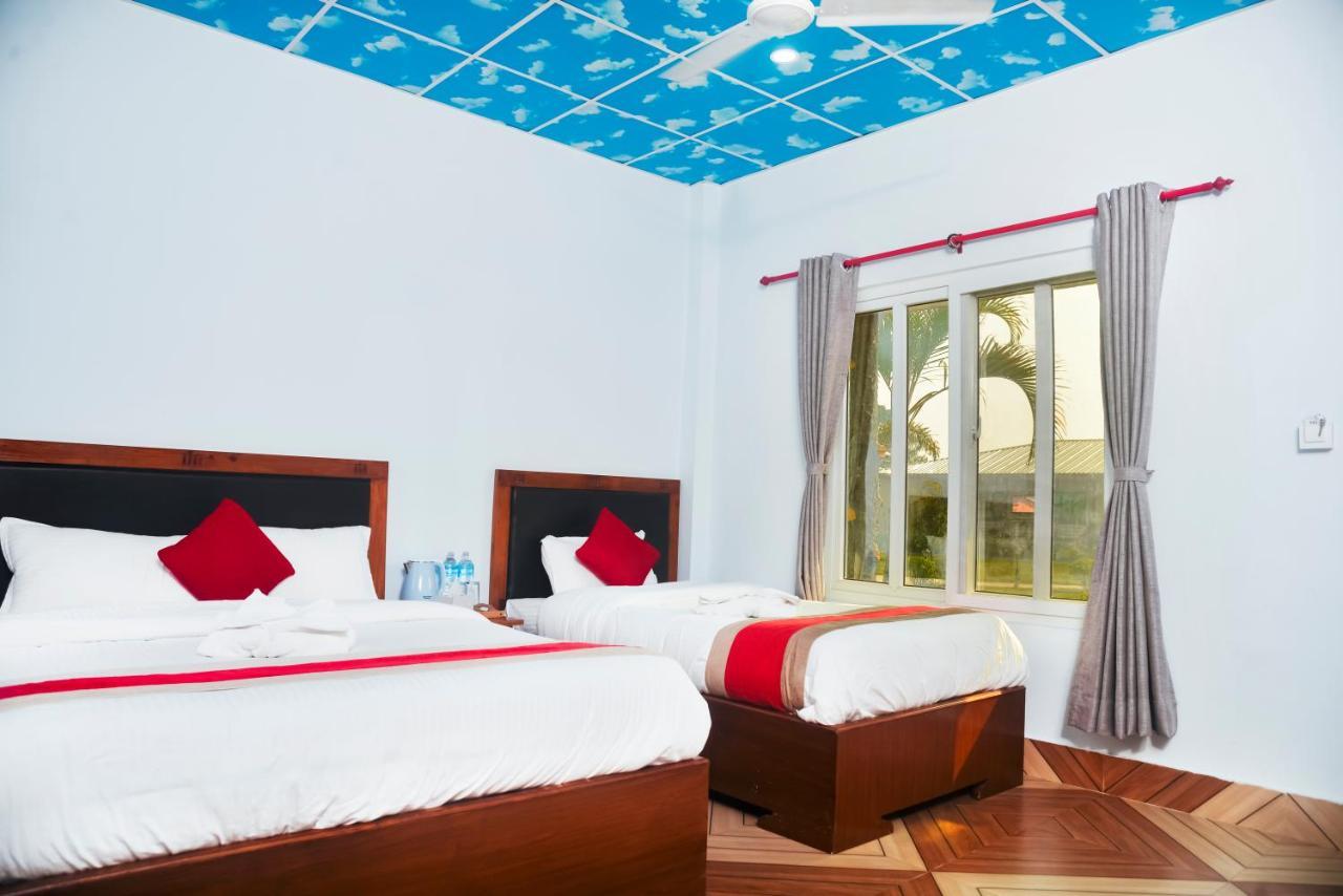 Hotel Greenland Safari Sauraha Exterior foto